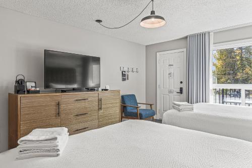 Gallery image of Lamphouse By Basecamp in Canmore