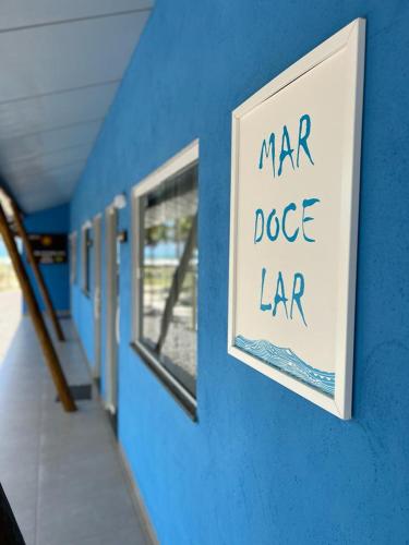 a sign on the side of a blue train at Pousada Sete Estrelas do Mar in Ilhéus