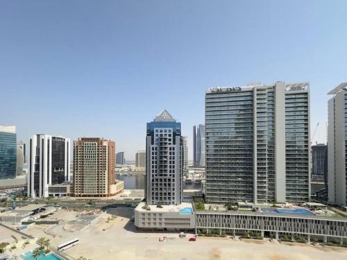 Fotografie z fotogalerie ubytování Dar Vacation - Unique Luxury White 2BR Apartment Near Burj Khalifa v Dubaji