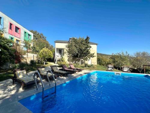 Fotografie z fotogalerie ubytování Saguramo Cozy Villa with Pool & Mountain View v destinaci Saguramo