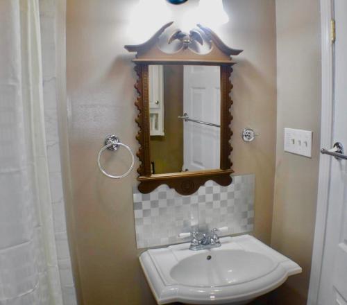 a bathroom with a sink and a mirror at West End Haven in Hartford