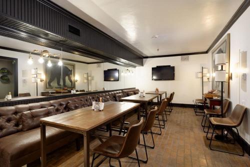 a restaurant with tables and chairs and a couch at Independence Square 304, Stylish Hotel Room with Downtown Views & Great Location in Aspen