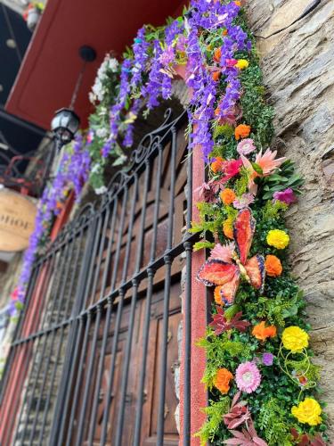 a window with flowers on the side of a building at Grann Posada Xilitla in Xilitla