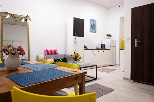 Televisyen dan/atau pusat hiburan di Hostel Królewska