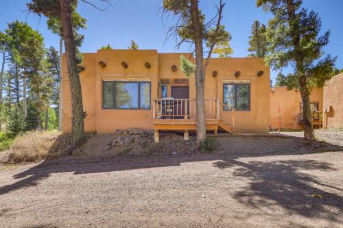 Fotografie z fotogalerie ubytování Cozy Amalia Cabin about 3 Mi to Endless Blue Resort v destinaci Amalia