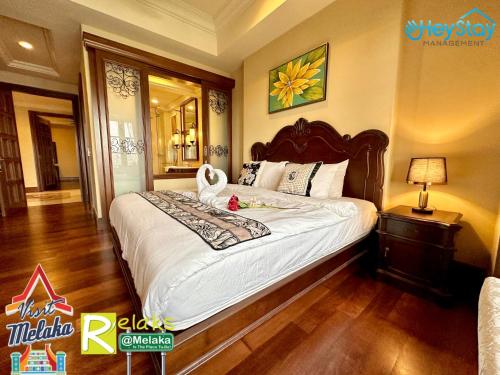 a bedroom with a large bed in a room at CasaDeRio DeluxRiverSuite Walk5minsToJonkerSt By Heystay Management in Melaka