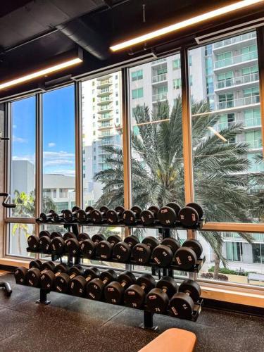 Fitness centrum a/nebo fitness zařízení v ubytování Miami Grand City View 1709