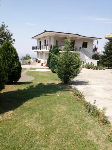 a house with a yard in front of it at Bujtinat Peci in Elbasan