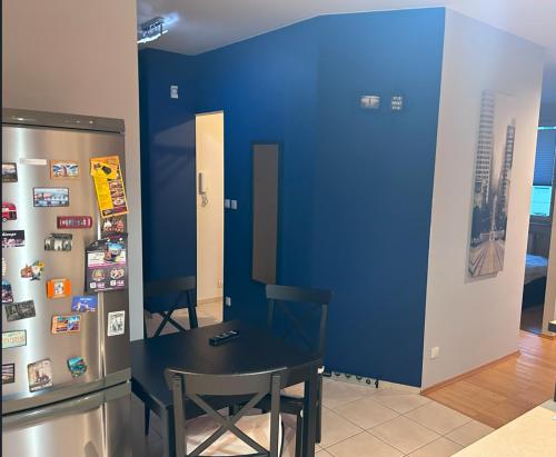 Η κουζίνα ή μικρή κουζίνα στο Apartament w Wesołej