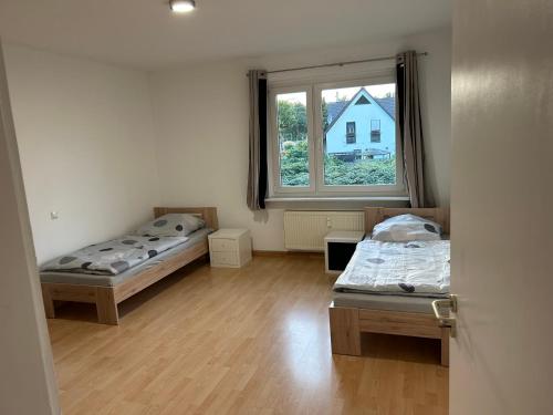 En eller flere senge i et værelse på Prima Service Appartement ,Ferienwohnung ,Apartment AVD4