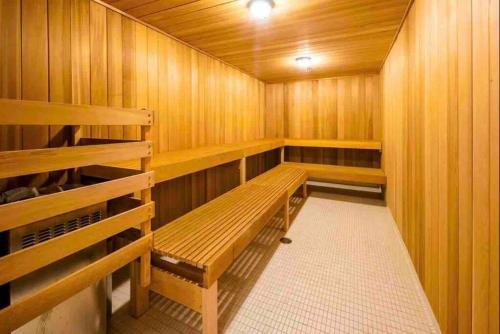 Richmond Centre Luxury 2b1b – Photos 2