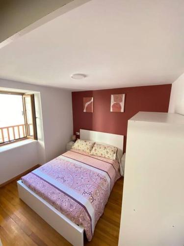 a bedroom with a bed in a room with a window at Os netos de Fina e Tino in Cariño