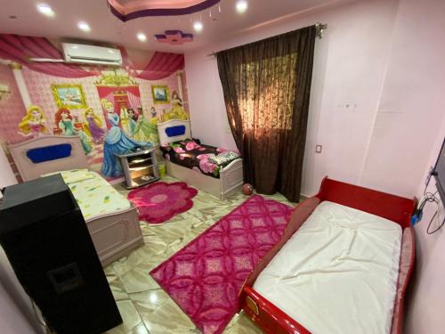 Fotografie z fotogalerie ubytování شقه دوبلكس 2 غرفة نوم و 2 ريسيبشين و 2 حمام بفيلا خاصه v destinaci Sheikh Zayed
