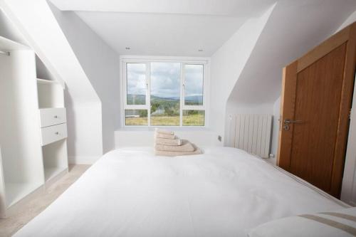 Katil atau katil-katil dalam bilik di Guest House with hot tub - Roscommon Bank Holiday Special