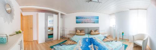 Postel nebo postele na pokoji v ubytování Wilhelm Appartements 100qm im Zentrum Brackenheim nähe Tripsdrill
