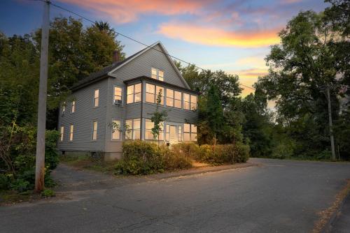 Gallery image of Brand New Stylish Noho Apartment in Northampton