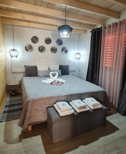 a bedroom with a large bed with three plates on the wall at Villa dos Pensamentos in Vila de Rei