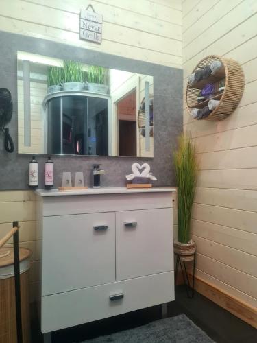 a bathroom with a white sink and a mirror at Villa dos Pensamentos in Vila de Rei