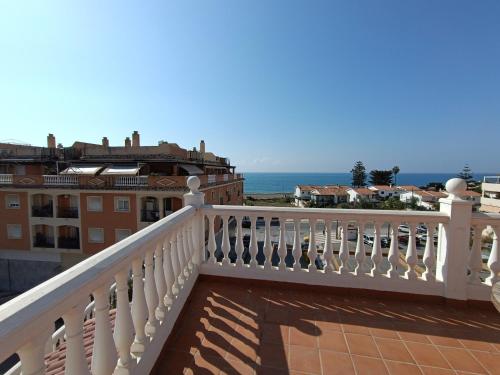 LOVELY PENTHOUSE in front of the beach with free parking