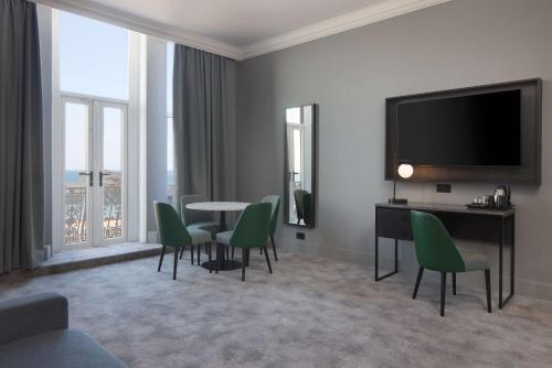 DoubleTree By Hilton Brighton Metropole photo 97