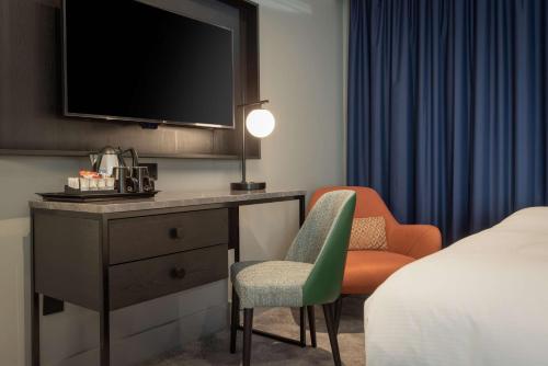 One-Bedroom King Suite with Sea View