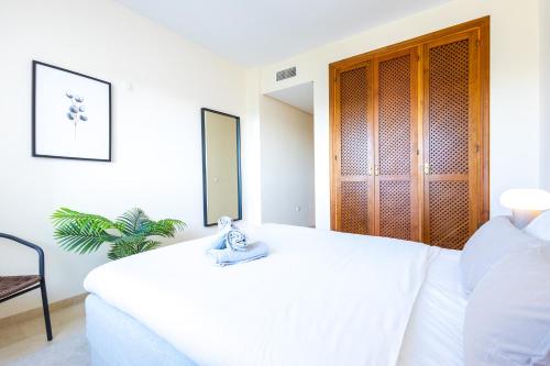Top floor spacious apartment with sea views in Costalita