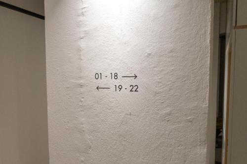 a white wall with a ruler on it at soom Salzburg I Capsule Hotel in Salzburg