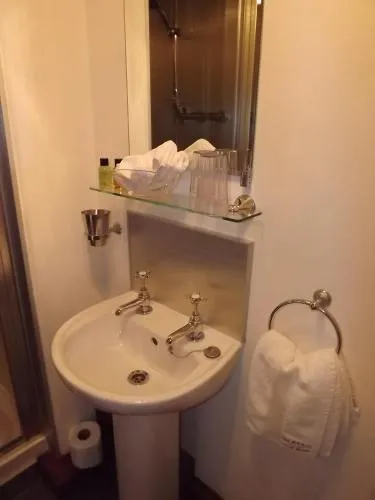 Overdale Guesthouse and Free Parking photo 10