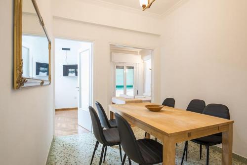 Athens Divas Familia Suite