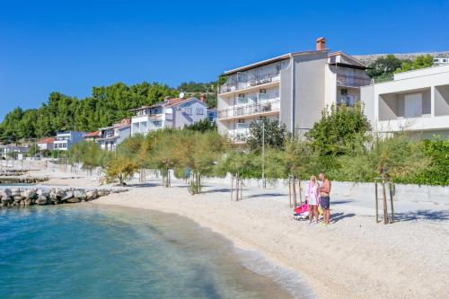 Family friendly seaside apartments Podstrana, Split - 13725
