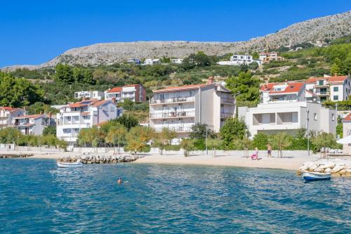 Family friendly seaside apartments Podstrana, Split - 13725