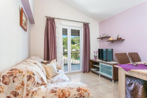 Family friendly seaside apartments Podstrana, Split - 13725