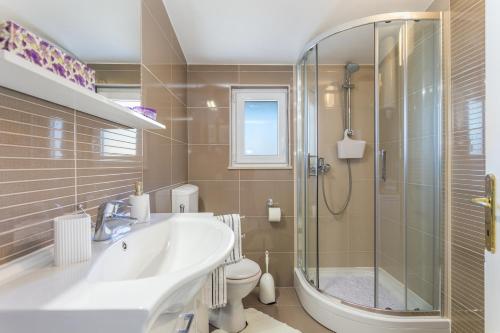 Family friendly seaside apartments Podstrana, Split - 13725