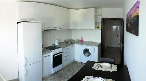 Kuhinja ili čajna kuhinja u objektu Apartment Lilly