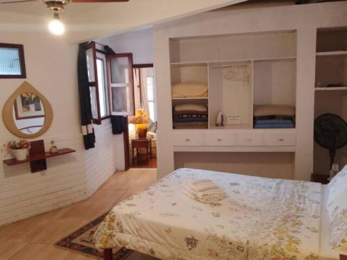 a bedroom with a bed and two bunk beds at Cantinho da Vovó Regina in Miguel Pereira