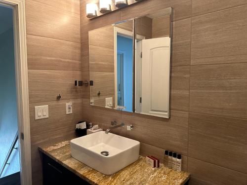 Et badeværelse på Grandview 7 Townhouse