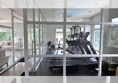 Gimnasio o instalaciones de fitness de Puerto Princesa Romantic Studio with Balcony, FREE Pool & Gym - B2 5Chrysolite