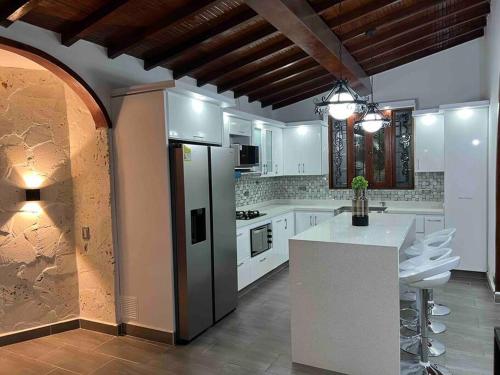 a kitchen with a refrigerator and a counter in it at Apt Palos Altos Poblado, a distancia caminando de restaurantes in Medellín