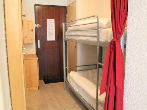 a room with two bunk beds with a red curtain at Appartement Vars, 1 pièce, 4 personnes - FR-1-330B-211 in Vars