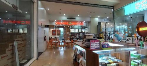 Restoran atau tempat lain untuk makan di Group-Friendly Cebu Condo with Mall Access