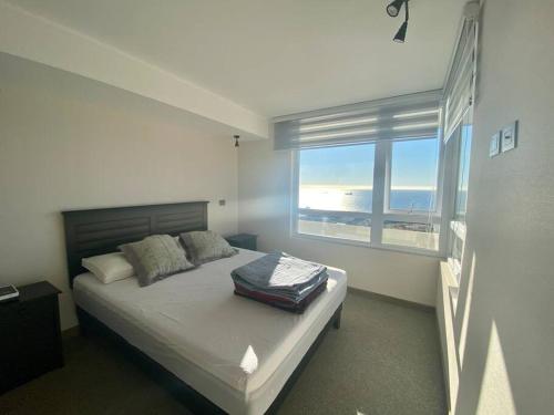 Giường trong phòng chung tại Nuevo y amplio dpto con vista despejada al mar
