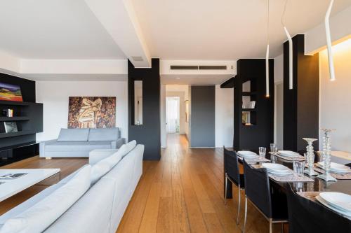 a living room with a couch and a table at Splendid house Buenos Aires Piazza Lima in Milan