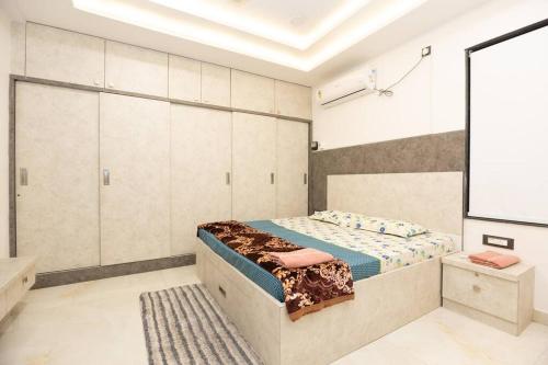 Koupelna v ubytování Family&PetFriendly 5BHK With Jacuzzi @BanjaraHills