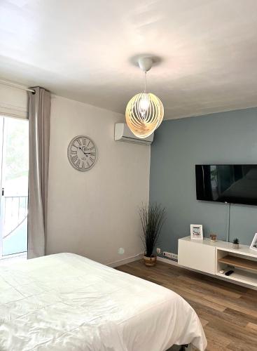 Photo de la galerie de l'établissement LE GEROUDIS - Studio centre ville - plage -clim, à La Grande Motte