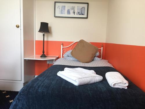 Postel nebo postele na pokoji v ubytování Welbeck Hotel - Close to Beach, Train Station & Southend Airport