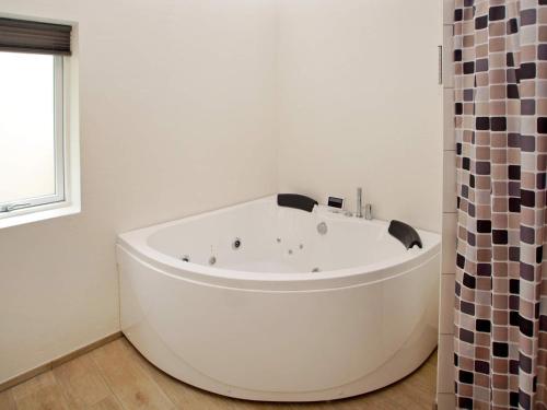 Ванная комната в 6 person holiday home in Hemmet