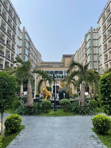 a building with a lion statue in the middle of a courtyard at Room at Pattaya, Jomtien Beach in Jomtien Beach