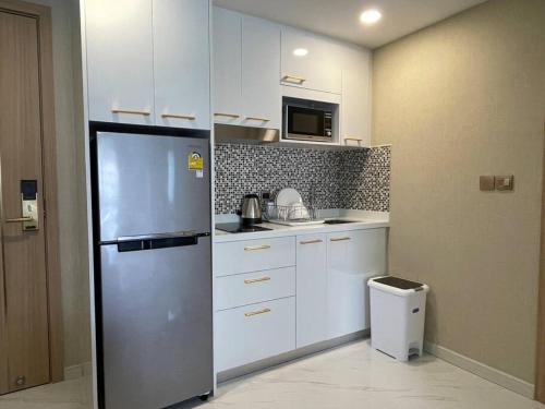 a kitchen with a refrigerator and a microwave at Room at Pattaya, Jomtien Beach in Jomtien Beach