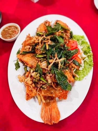 Makanan di atau berdekatan hotel