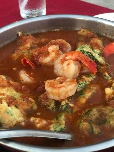 Makanan di atau berdekatan hotel
